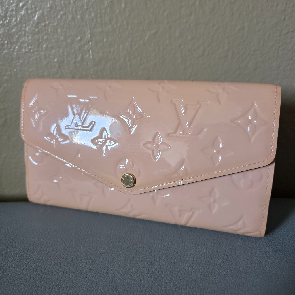 Louis Vuitton Cream Vernis Sarah Wallet With Ballet Pink Interior
